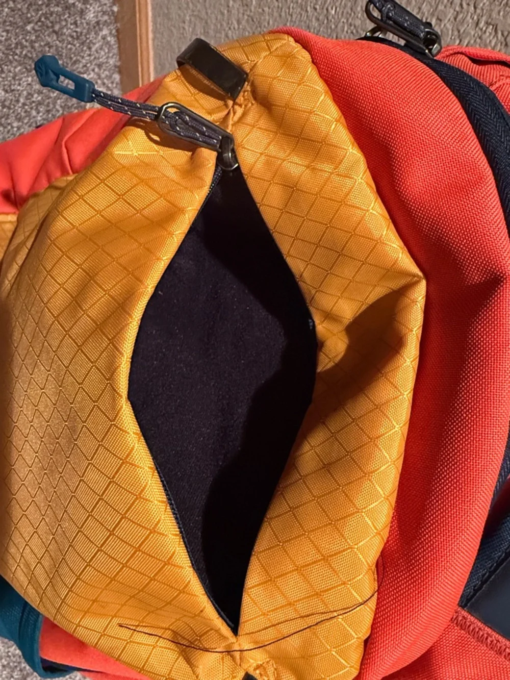 Eagle Creek Wayfinder 30L Backpack Laptop Hiking Travel Orange Yellow Blue - Picture 2 of 15